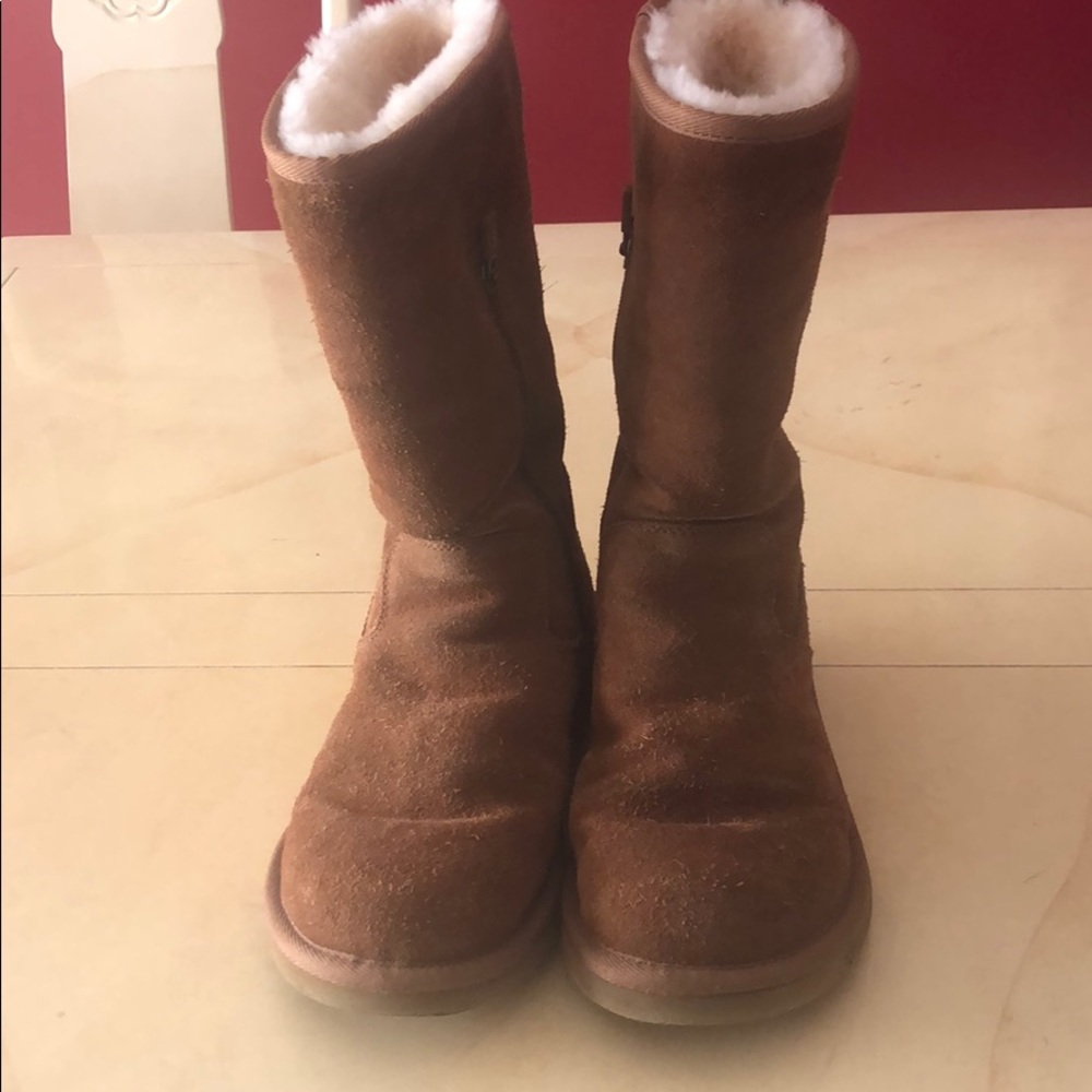 Ugg classic side zipper boot Sz 8